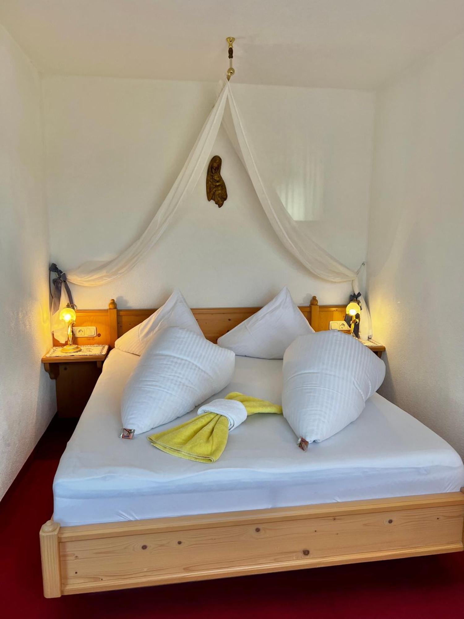 Gasthof Enzian Tannheim Rom bilde